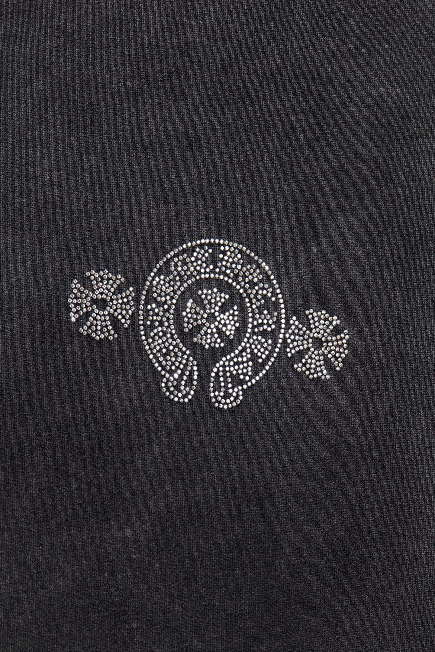 P270 🆕Chrome hearts new hot-drilled and stir-fried color sweatshirt. The os version is really charming. The Chrome family is also really unique. Every new season's new version is to the extreme. It is very practical and can be worn casually. Nice✔️ - ⚠️100% cotton. Made of custom-dyed terry cotton sweatshirt surface, 420g double-ply double yarn, comfortable to the touch. Made from imported knitting needle carded cotton, the thickness is moderate, drapey and contoured, making the upper body comfortable! ! It is very tolerant to fat body types and can instantly lose five pounds after wearing it!  Specially ordered many Austrian hot diamonds, which have the bling bling effect of natural crystals under the light, and multi-faceted reflective points, the production cost is extremely high. The laser molding includes a computer engraving machine and a laser machine, which are accurate in particle units. Finally, it is hot and set at high temperature. After hot stamping, the firmness needs to be tested repeatedly on the hot stamping. It can appear colorful and reflective under the light. The body is treated with anti-bottom fried color elements, which greatly increases the interest of the clothing; unique visual effects.  Hem Loose closing Double-layer fabric Good closing effect Exquisite seaming Color: Washed black Reverse stir-fried gray Size: S-M-L-XL